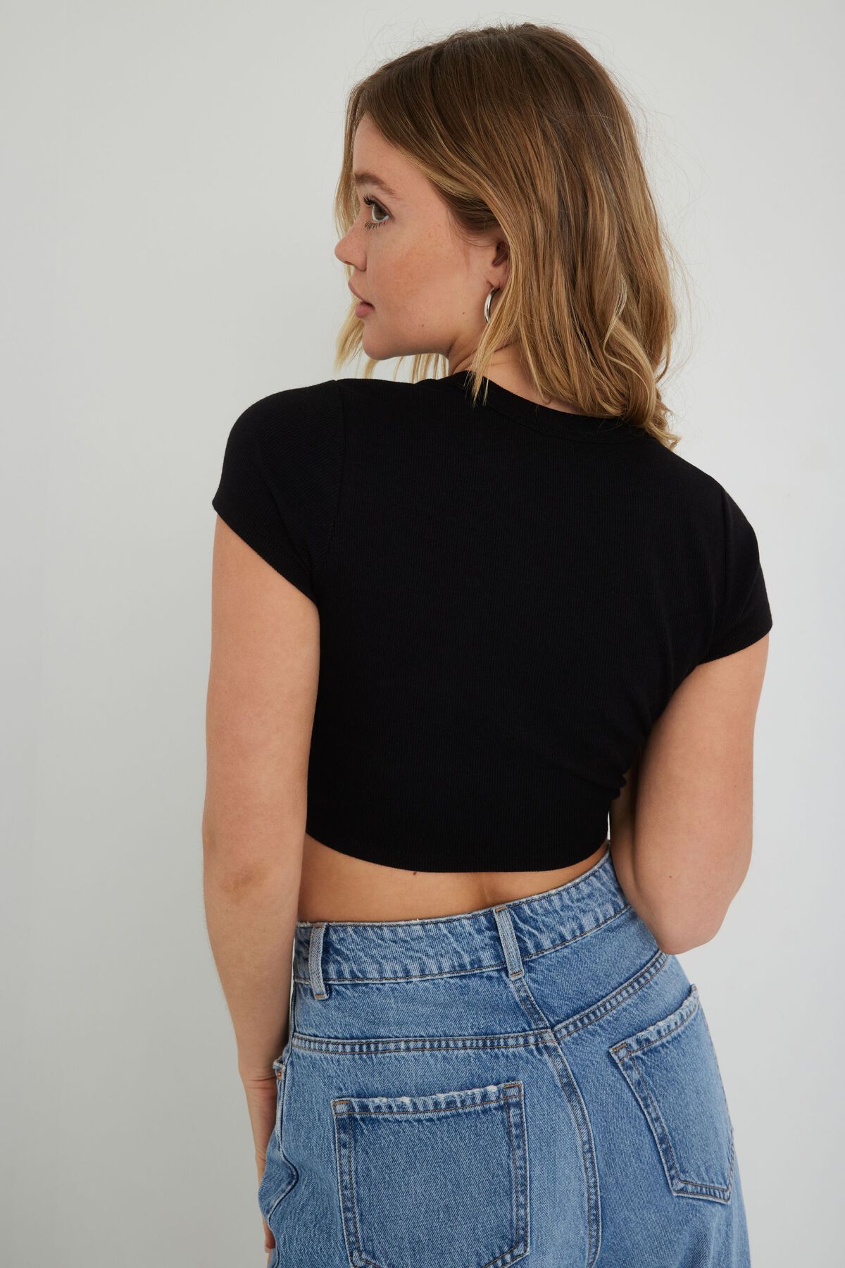 100086015_06V_alt2_1920x2880-6