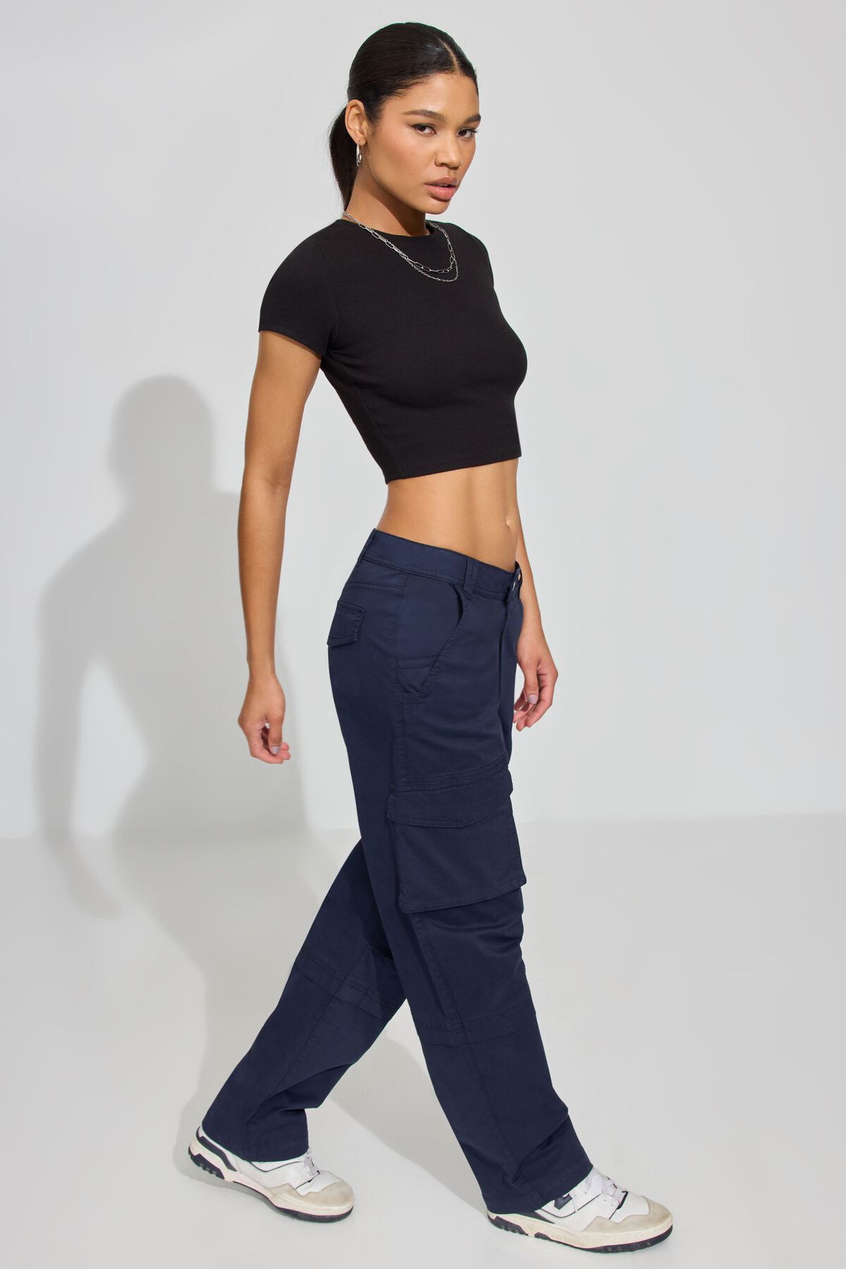 100088327_06V_alt1_1920x2880-4