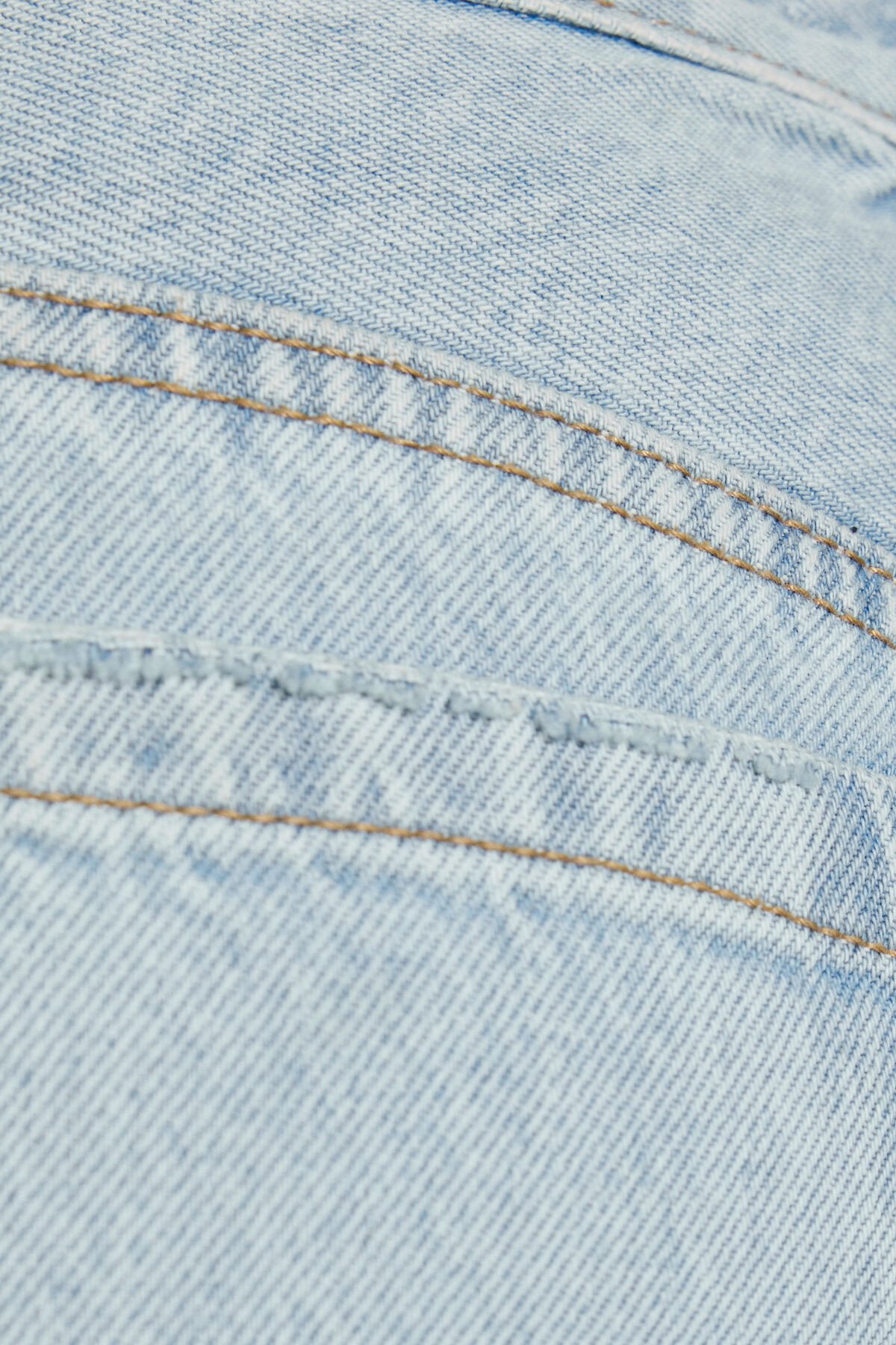 100089228_07H_alt3_1920x2880-3