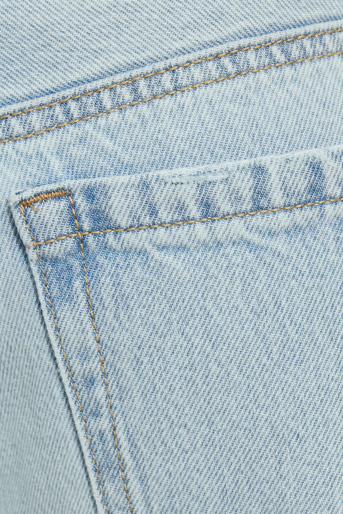 100089228_07H_alt4_1920x2880-3