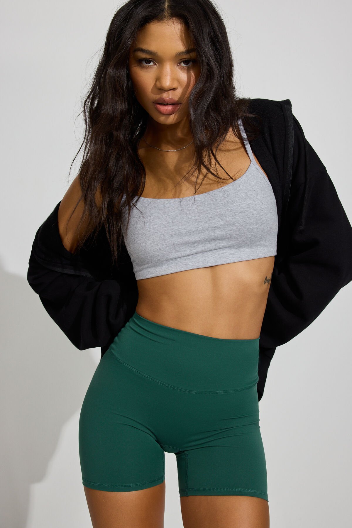 100090152_7N6_1920x2880-1