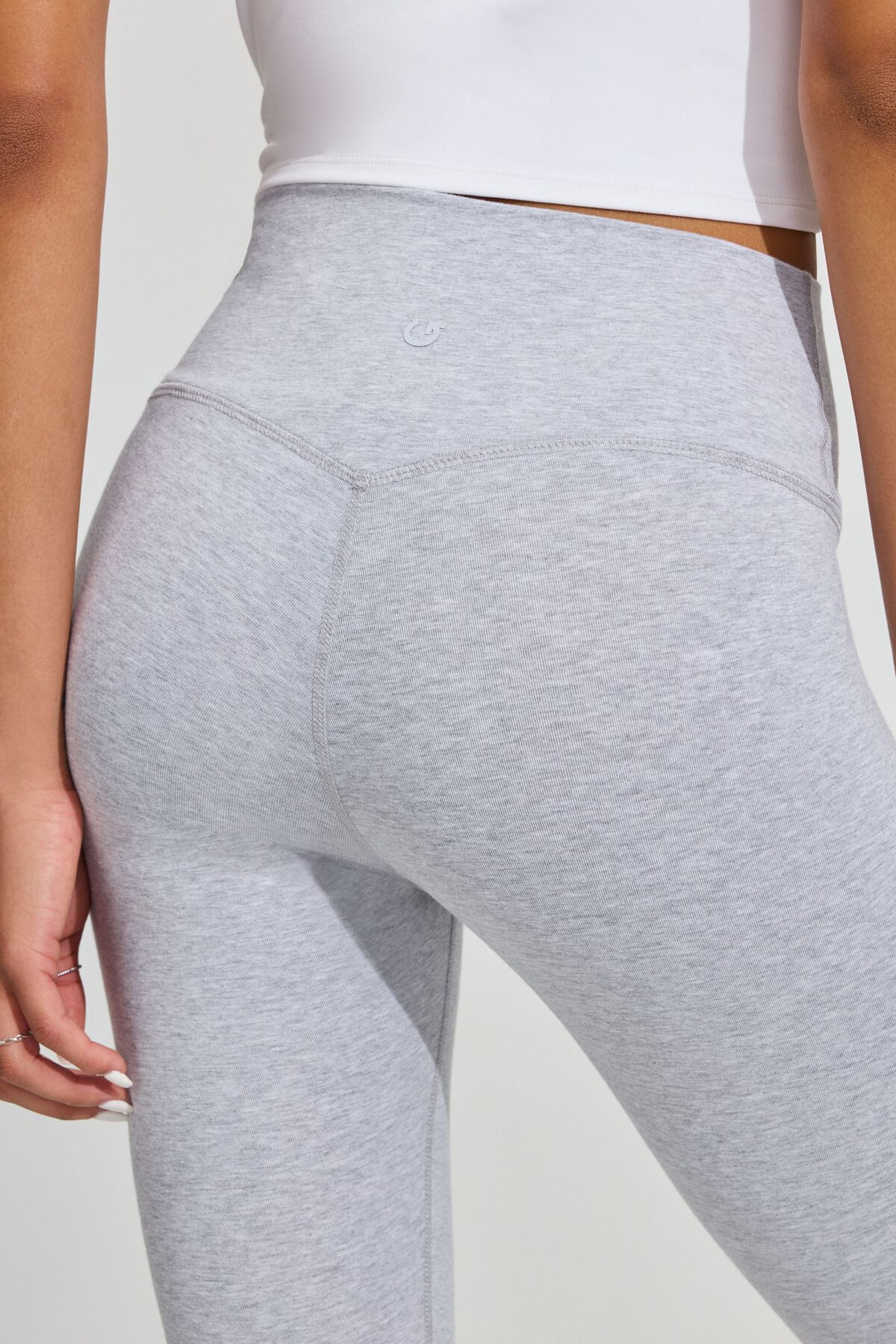 100091474_6YY_alt3_1920x2880-1