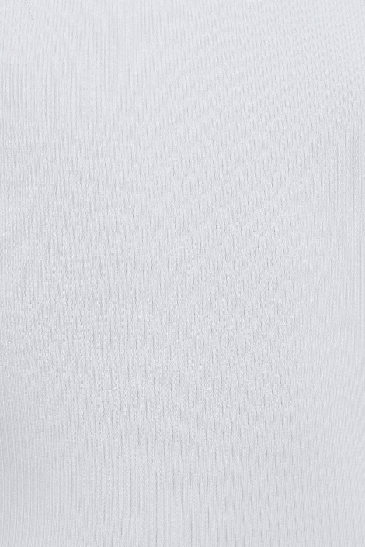 100093002_04N_alt4_1920x2880