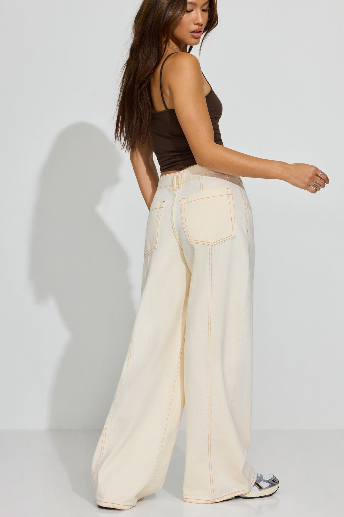 100093435_30N_alt3_1920x2880