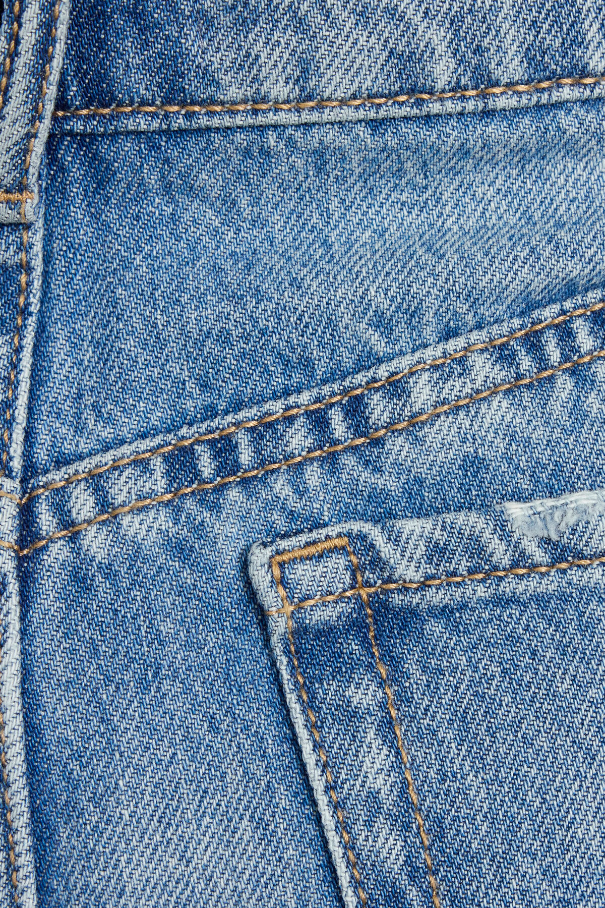 100094342_07J_alt3_1920x2880-1