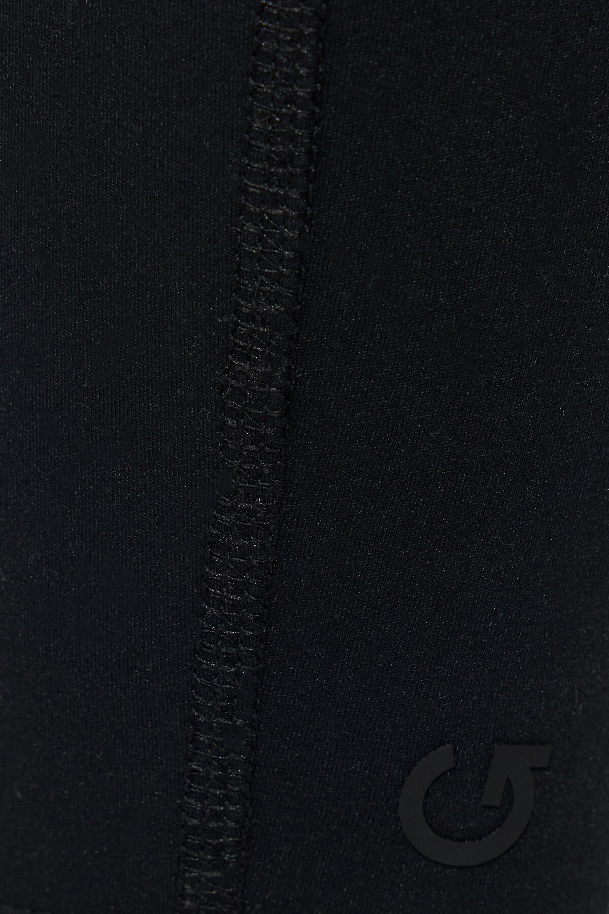 100094725_06V_alt5_1920x2880-2