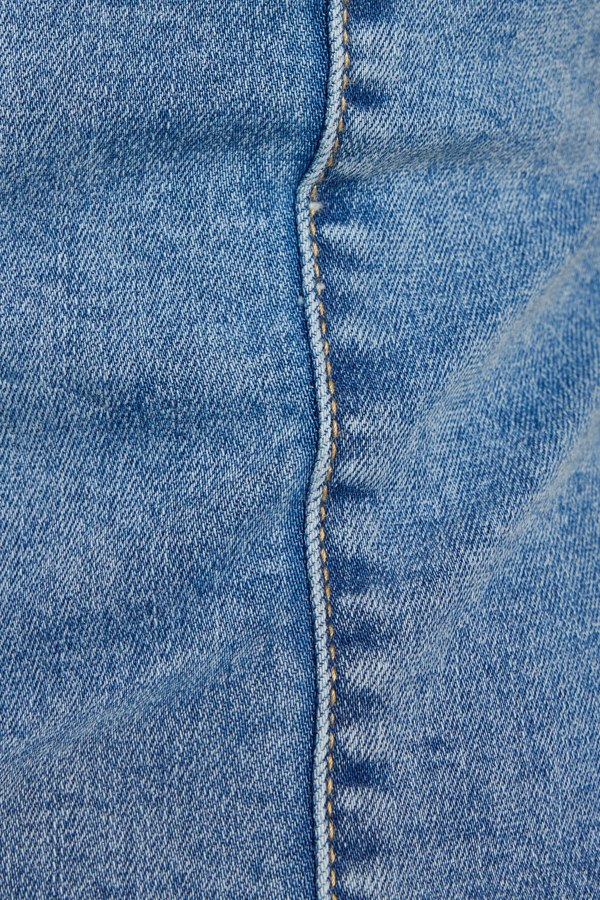 100095499_07J_alt3_1920x2880