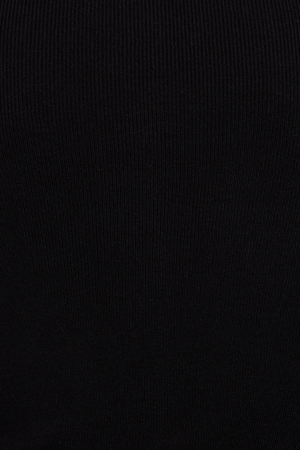 100095862_06V_alt4_1920x2880-1