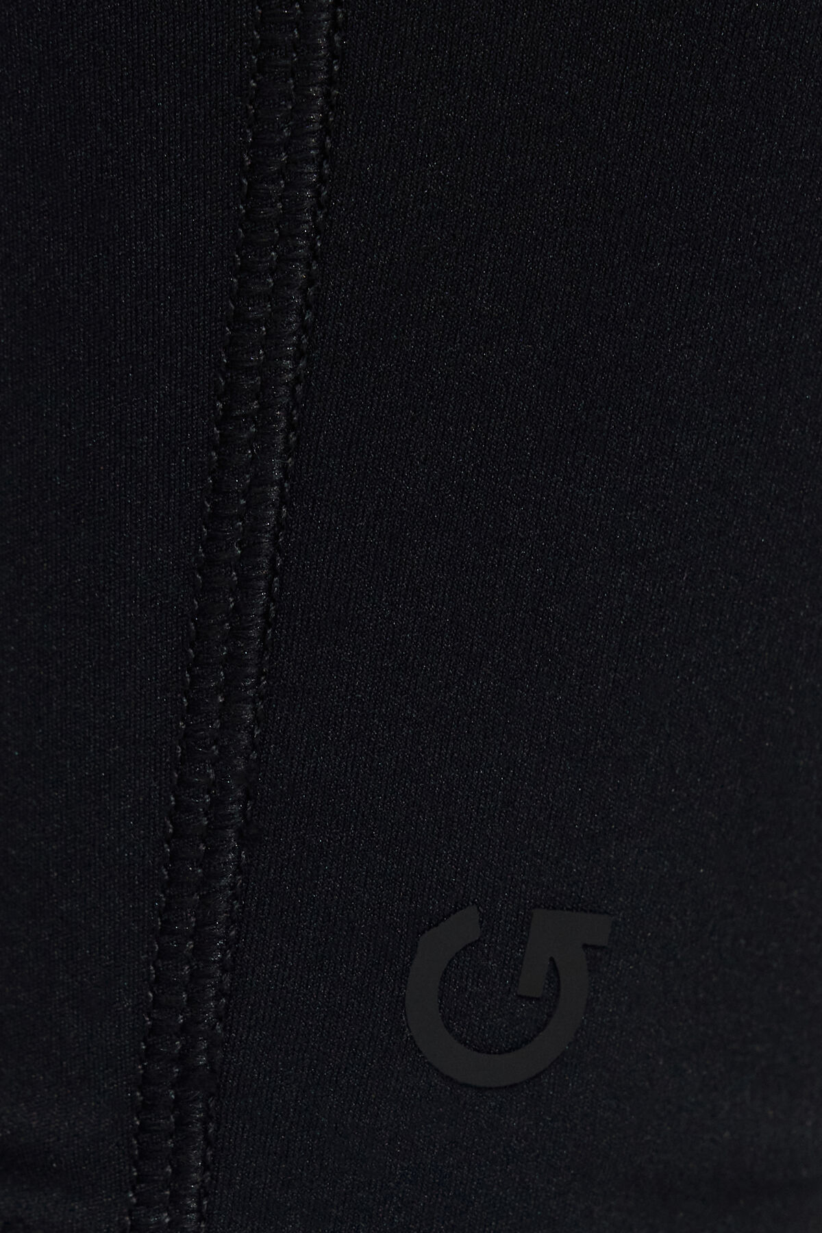 100096754_06V_alt4_1920x2880