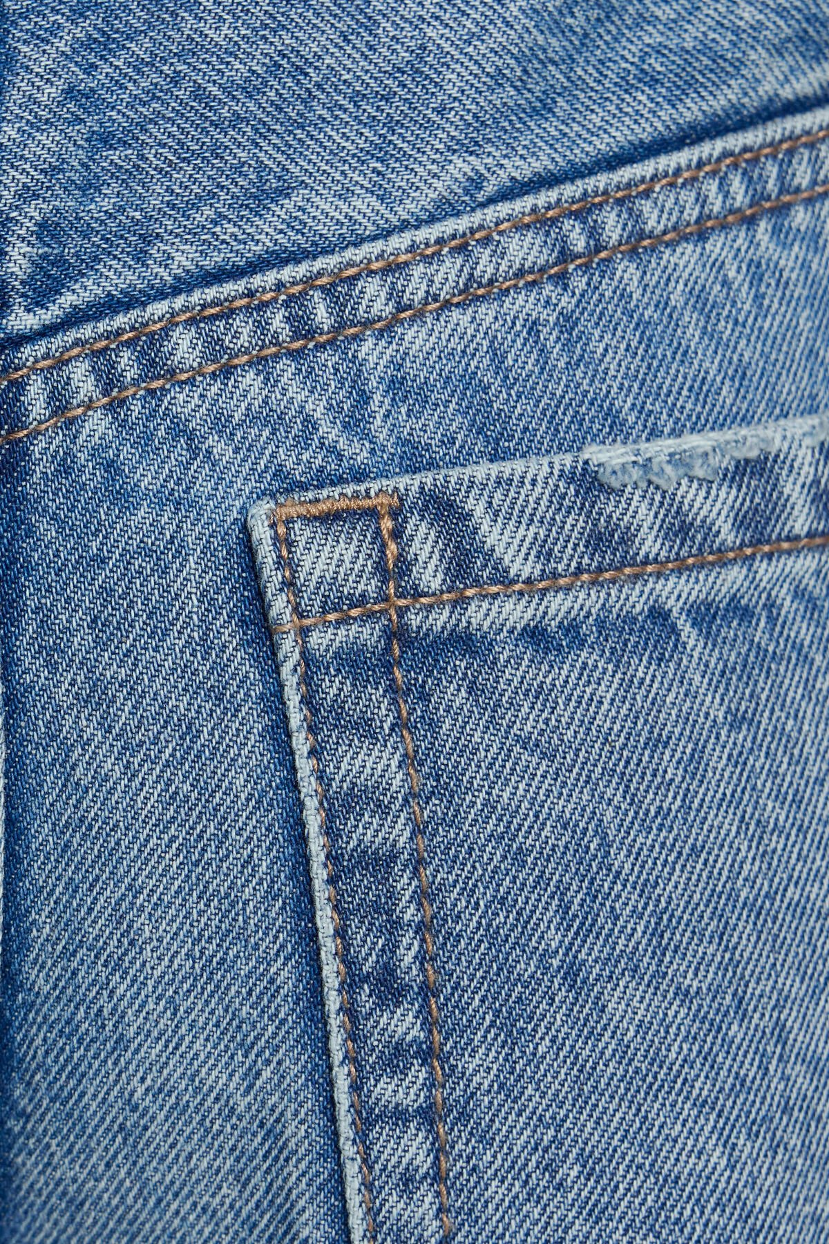 100096819_07J_alt4_1920x2880-1