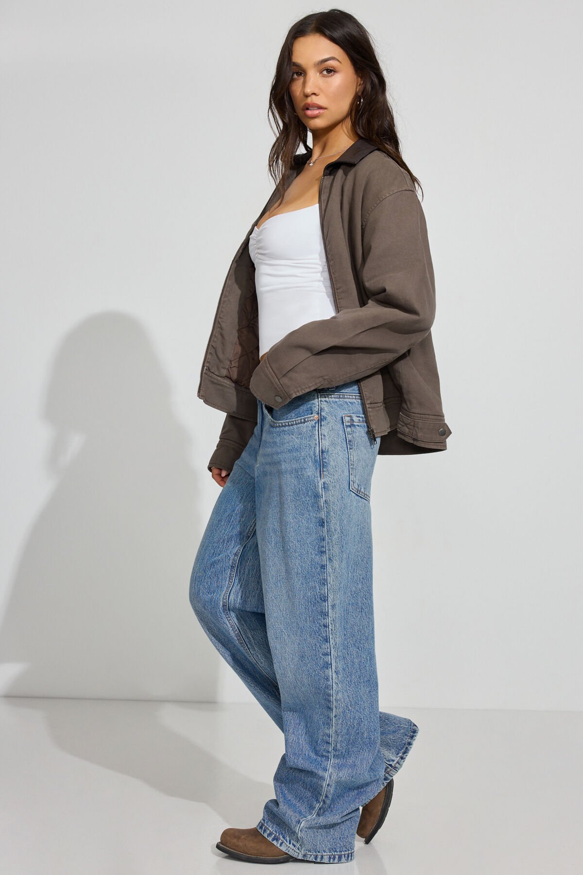 100098207_88H_alt1_1920x2880