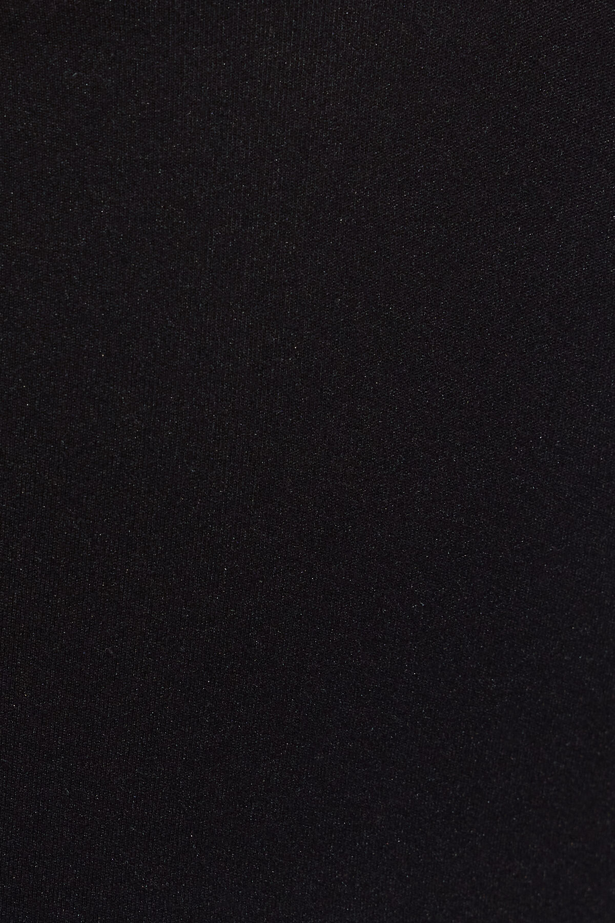 100098320_06V_alt4_1920x2880-1