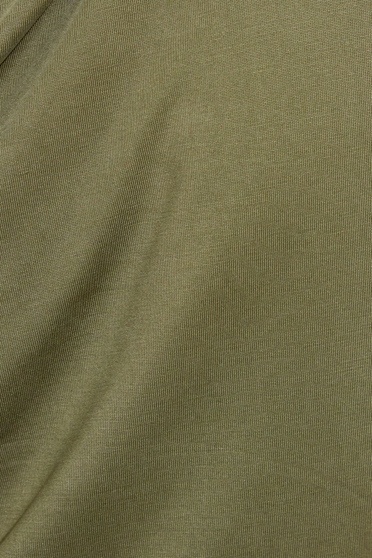 100098608_0HS_alt3_1920x2880