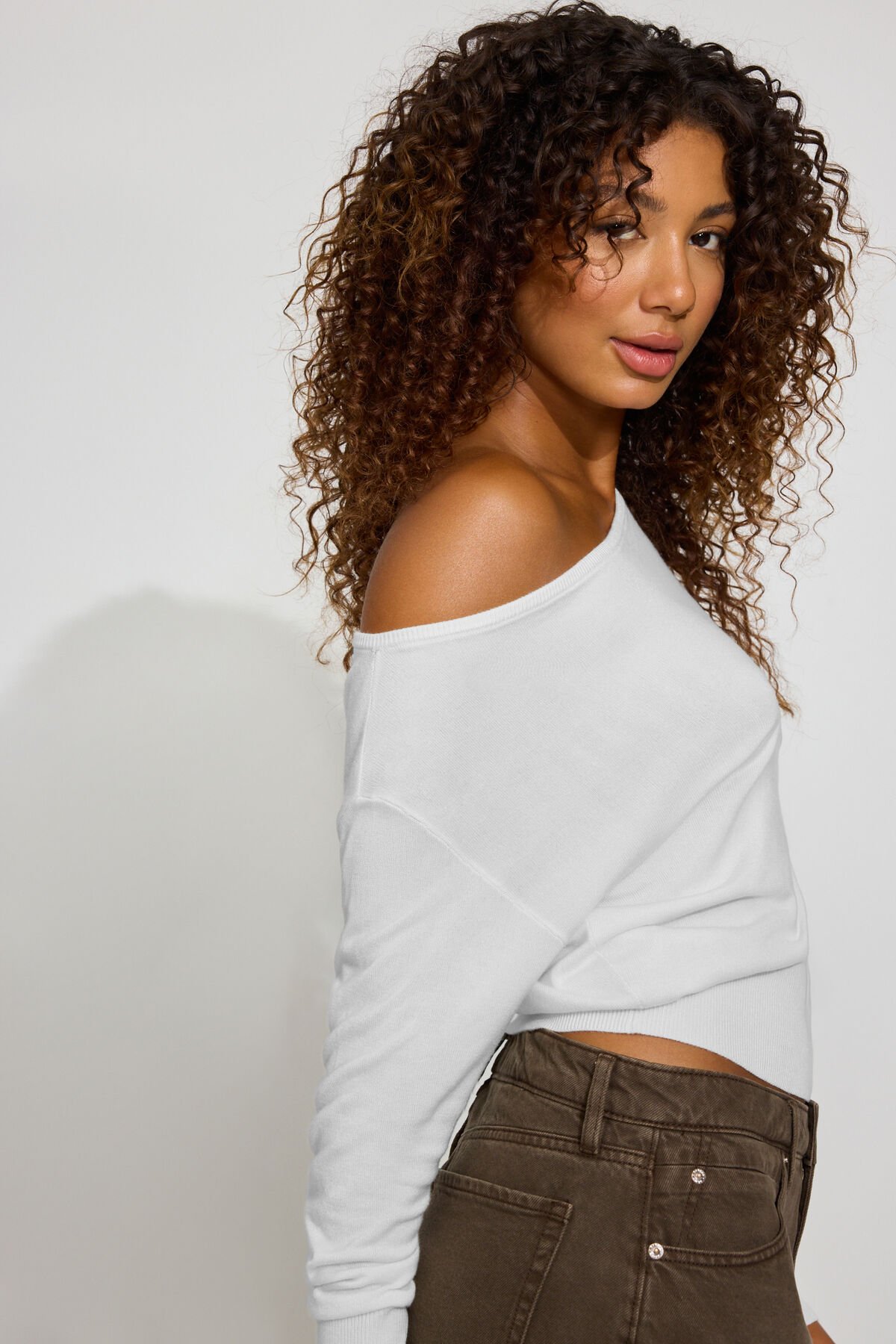 100098986_03G_alt2_1920x2880