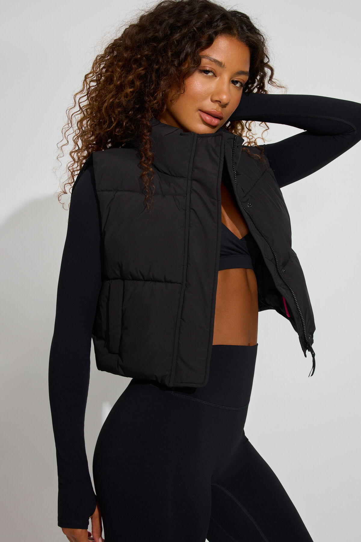 100099012_06V_alt1_1920x2880-1