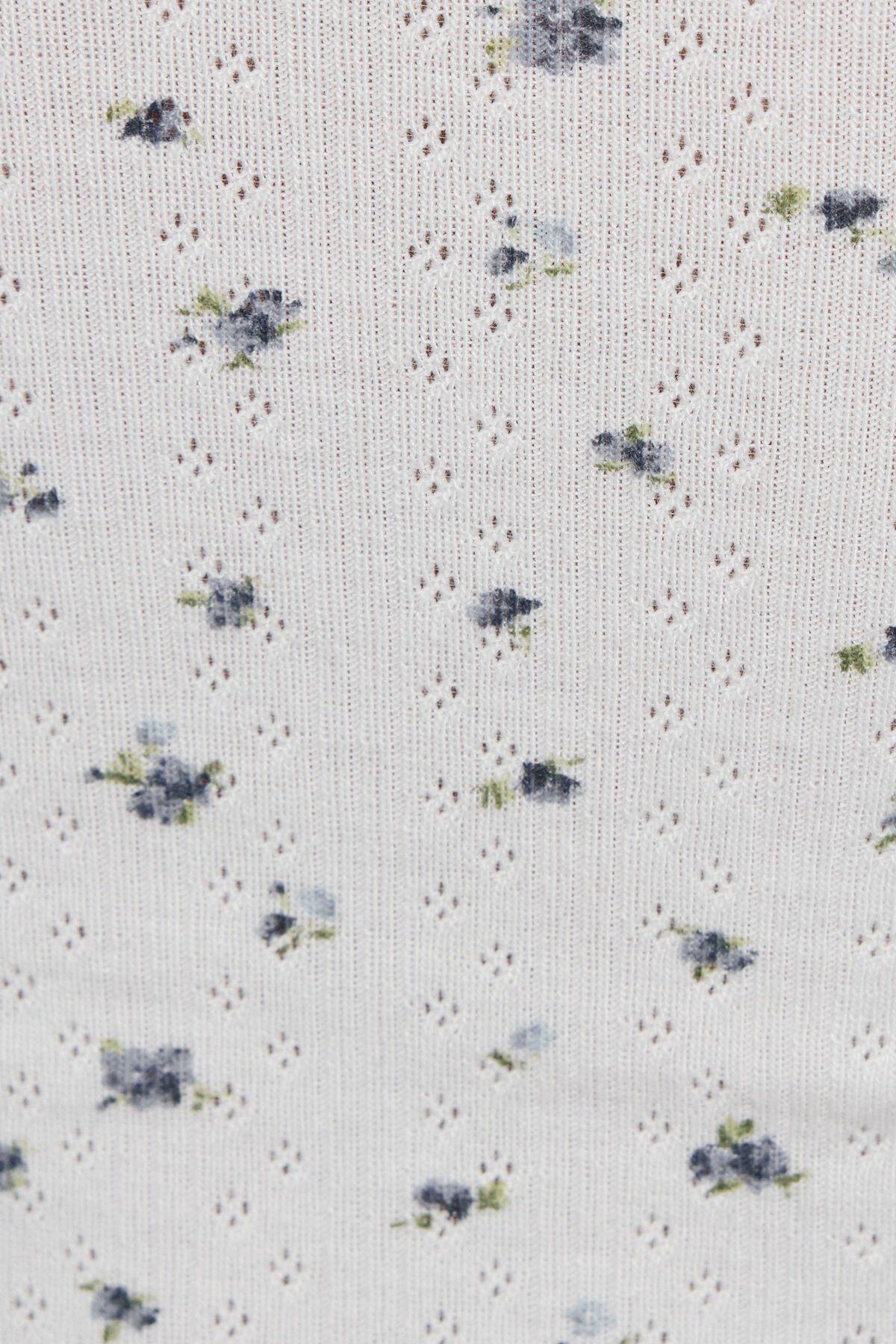 100099849_8GF_alt3_1920x2880-2