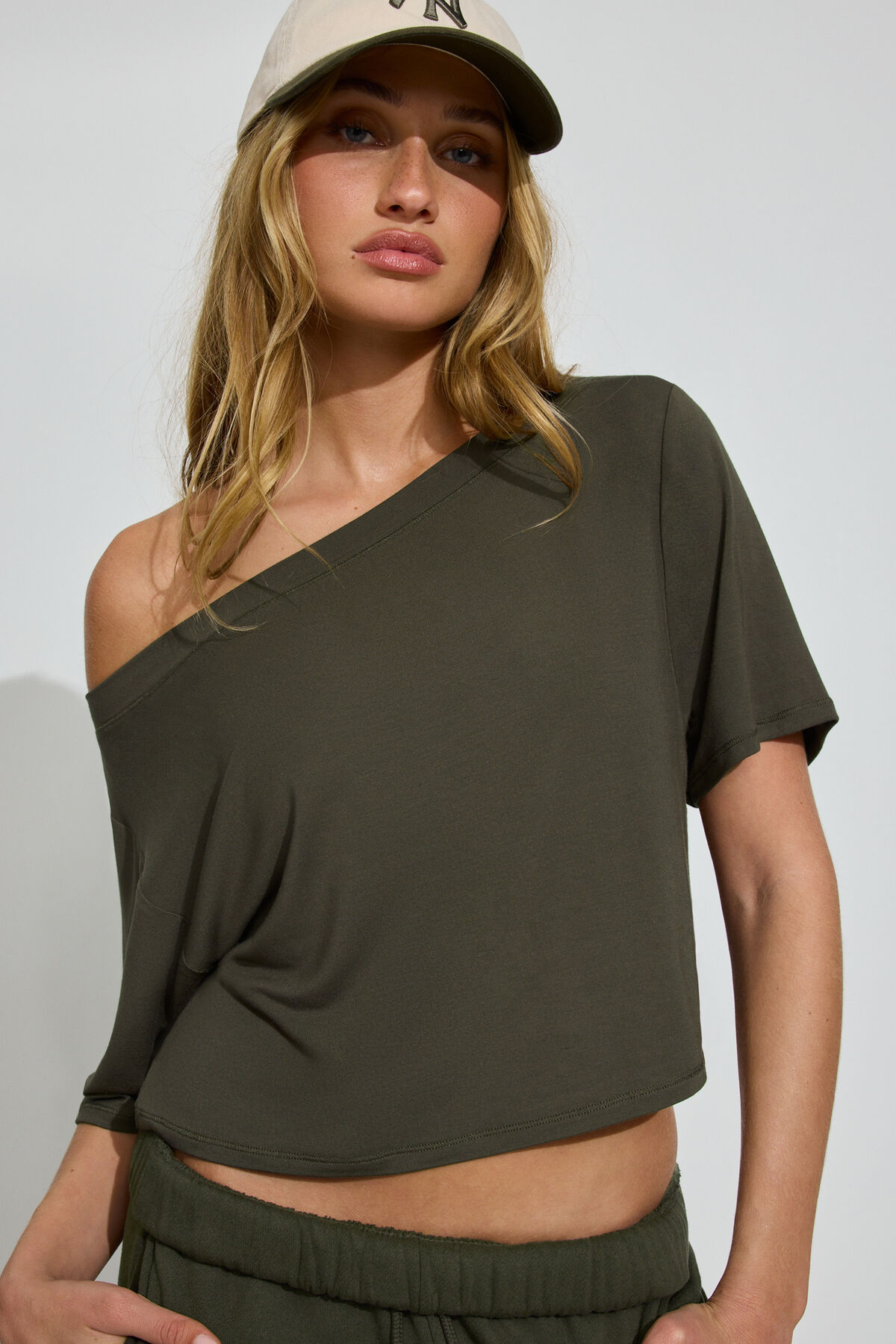 100102107_8AI_1920x2880