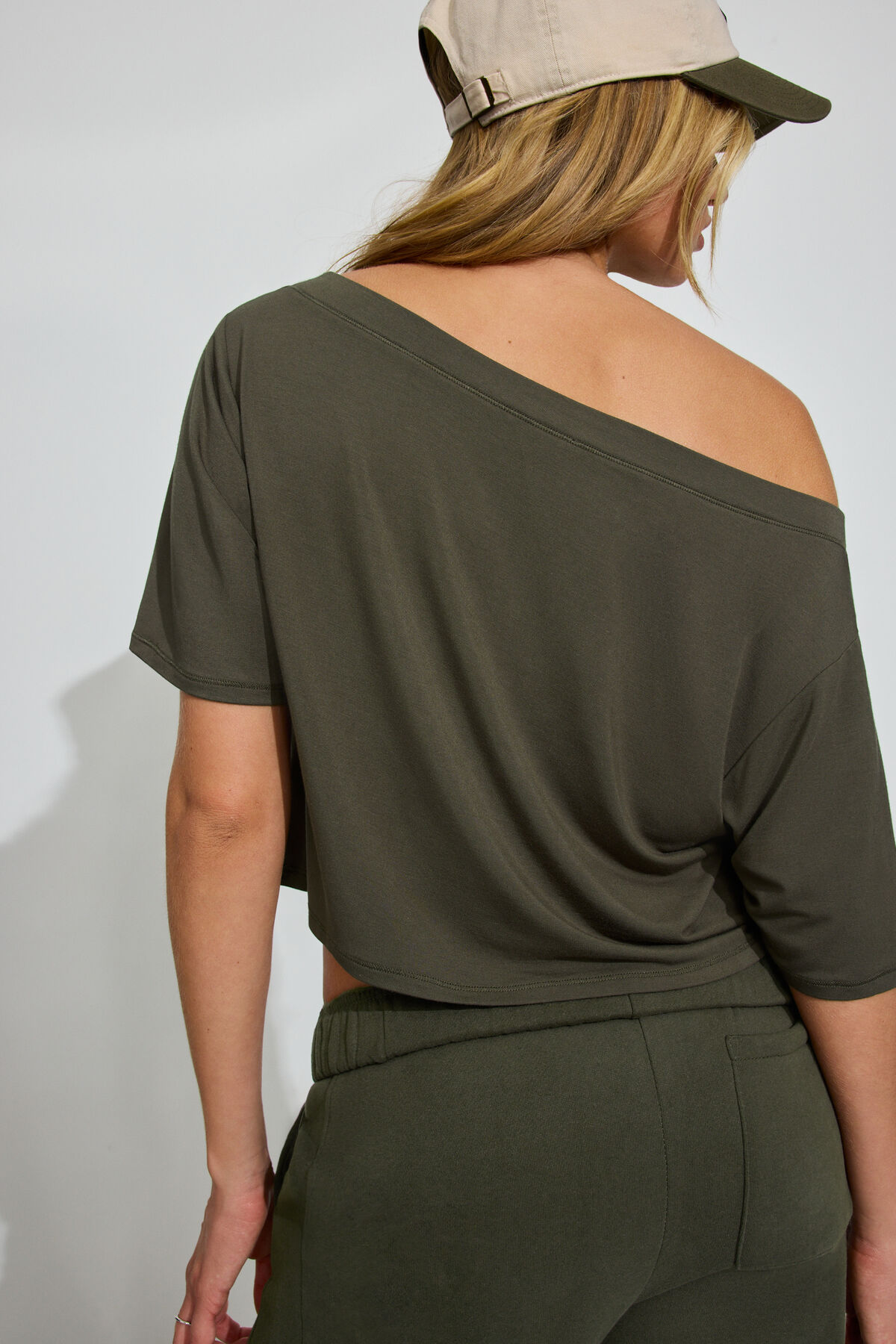 100102107_8AI_alt2_1920x2880