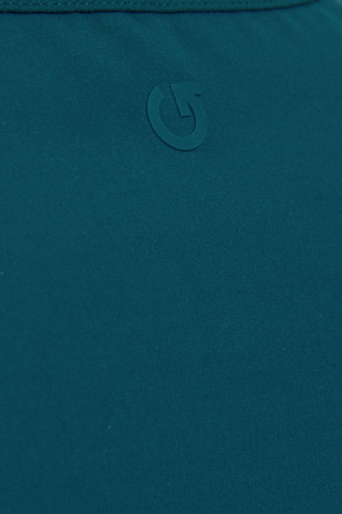 100103058_8I2_alt4_1920x2880-10