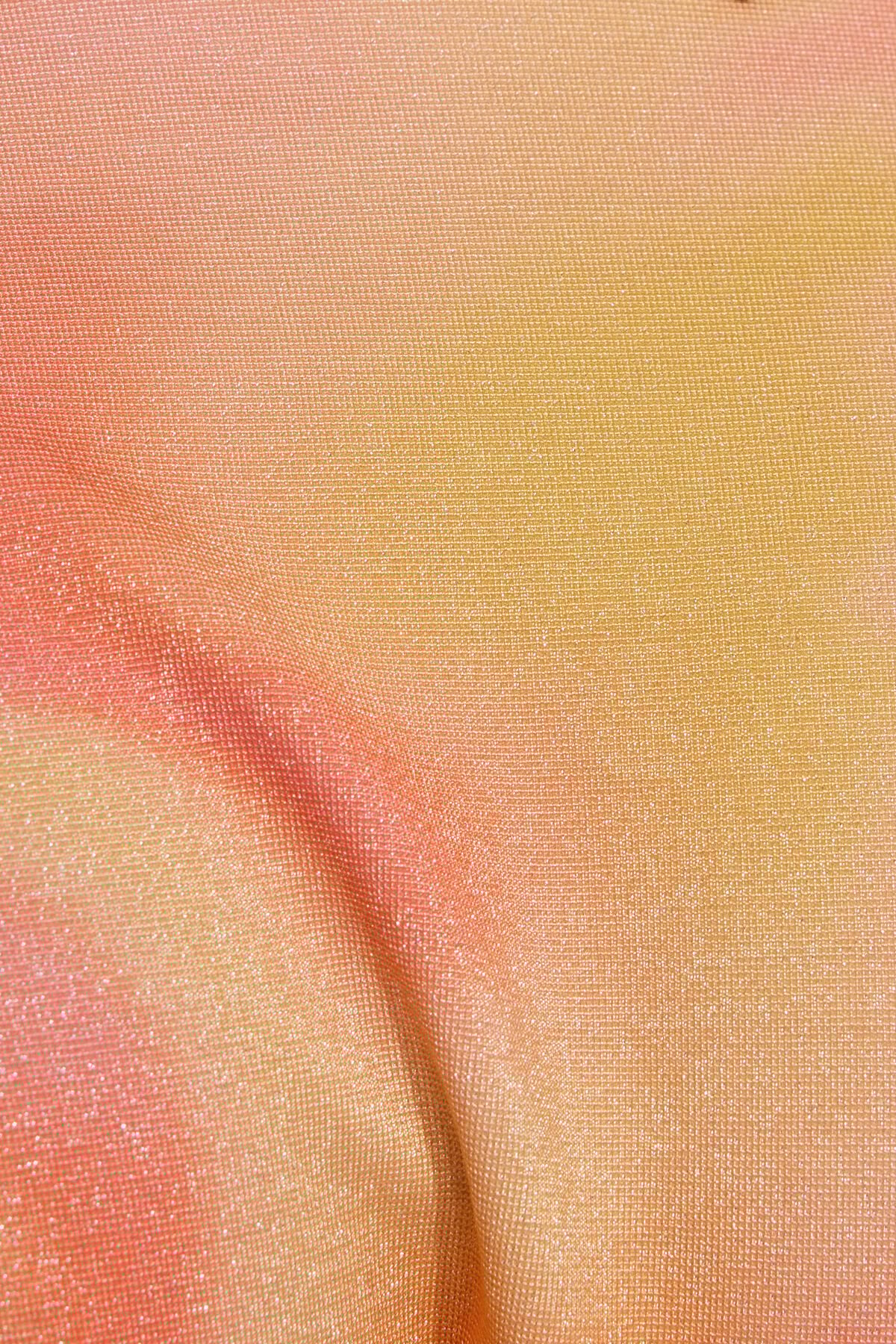 100103374_8IH_alt3_1920x2880-1